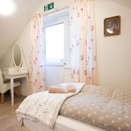 Guesthouse Grund Grindavik Ngoại thất bức ảnh
