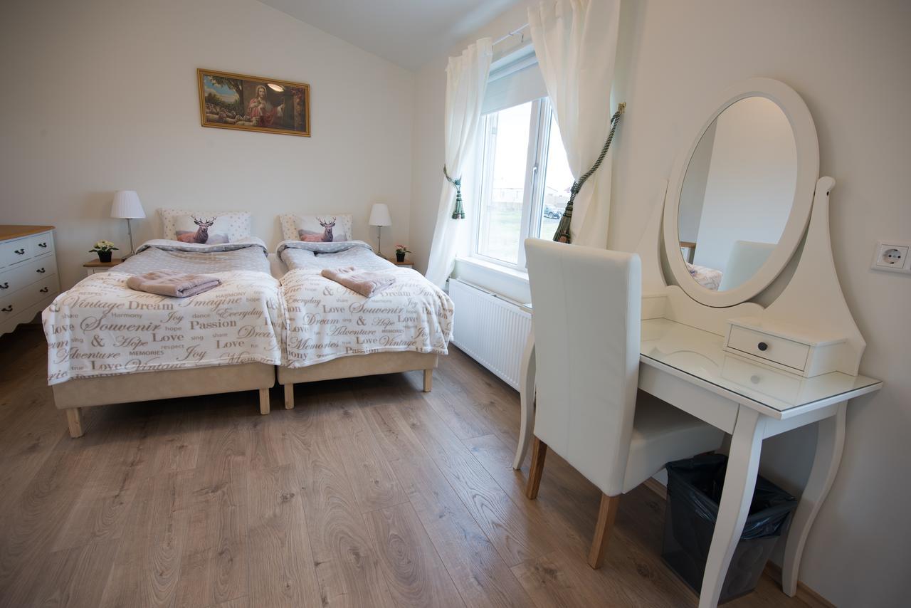 Guesthouse Grund Grindavik Ngoại thất bức ảnh