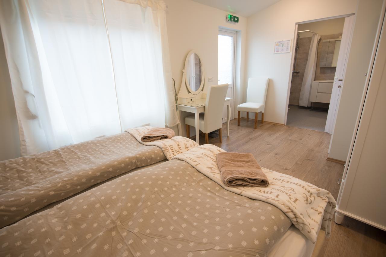 Guesthouse Grund Grindavik Ngoại thất bức ảnh